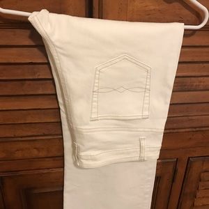 🌟 CAbi White Jeans - Size 10 🌟